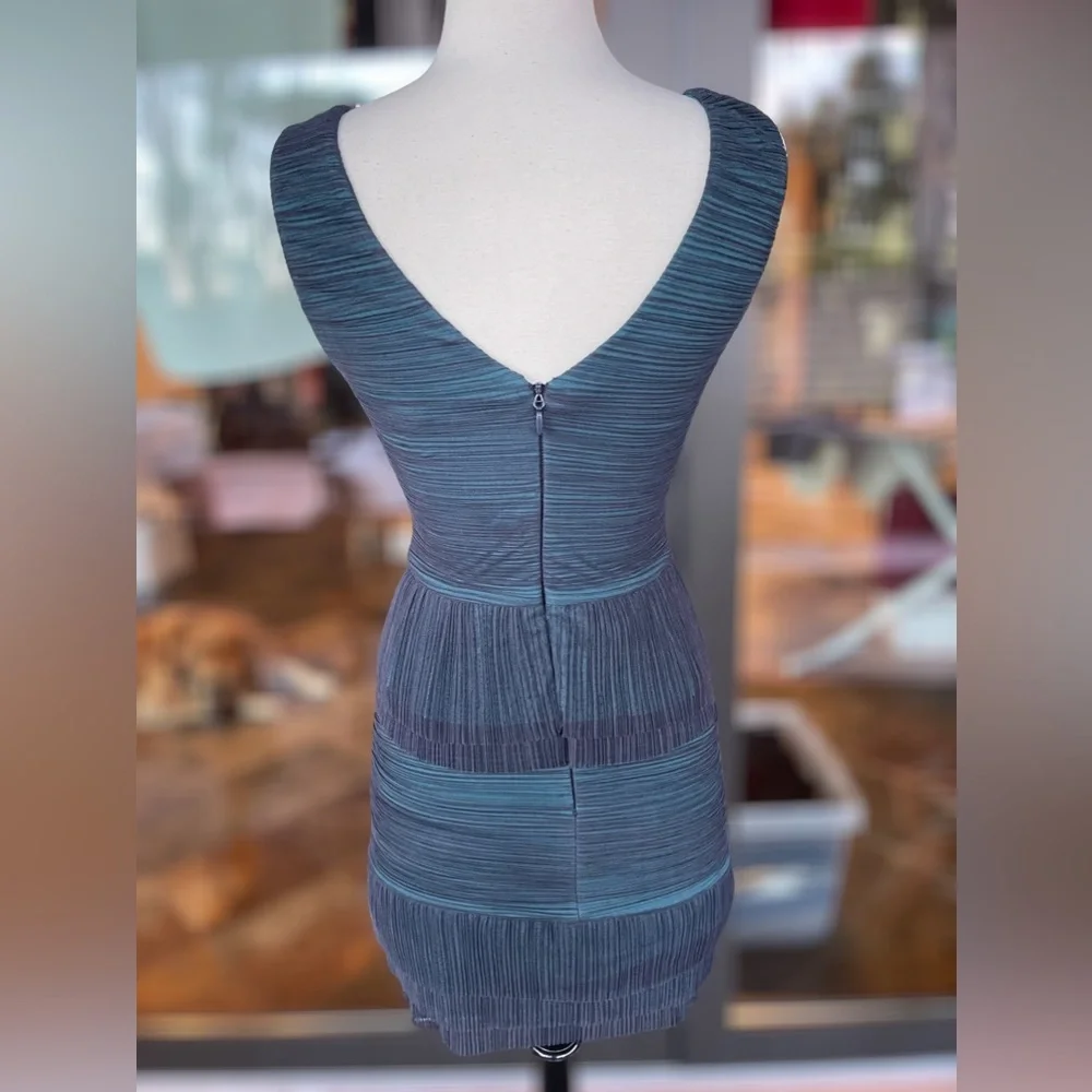 BCBG MAXAZRIA ~ Beautiful Sheer Navy over Green “Sven” Mini Dress ~ Size XS - Picture 6 of 10